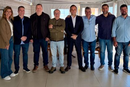 Prefeitos, deputados e líderes partidários se reúnem em Macaé para discutir a sucessão estadual: integrantes da base de Cláudio Castro, reclamam por não serem ouvidos