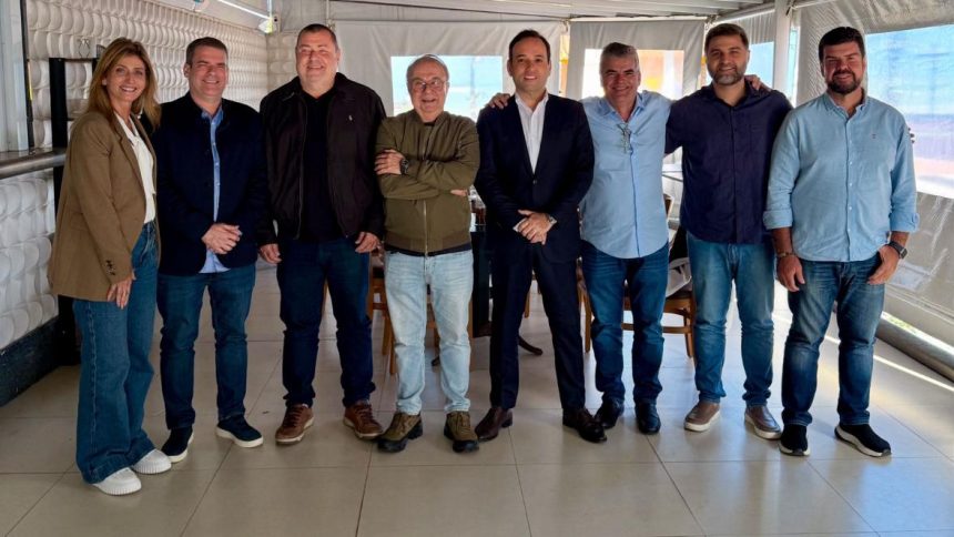 Prefeitos, deputados e líderes partidários se reúnem em Macaé para discutir a sucessão estadual: integrantes da base de Cláudio Castro, reclamam por não serem ouvidos