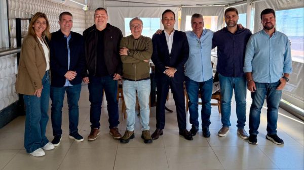 Prefeitos, deputados e líderes partidários se reúnem em Macaé para discutir a sucessão estadual: integrantes da base de Cláudio Castro, reclamam por não serem ouvidos