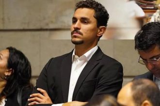 O vereador Salvino Oliveira vai reassumir a Secretaria da Juventude da Prefeitura do Rio, e abrir vaga para o quarto suplente do PSD na Câmara do Rio, Donato, o homem forte da Ilha do Governador