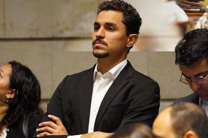 O vereador Salvino Oliveira vai reassumir a Secretaria da Juventude da Prefeitura do Rio, e abrir vaga para o quarto suplente do PSD na Câmara do Rio, Donato, o homem forte da Ilha do Governador