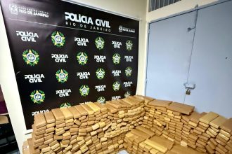 Polícia apreende uma tonelada de maconha escondida em caminhão-tanque