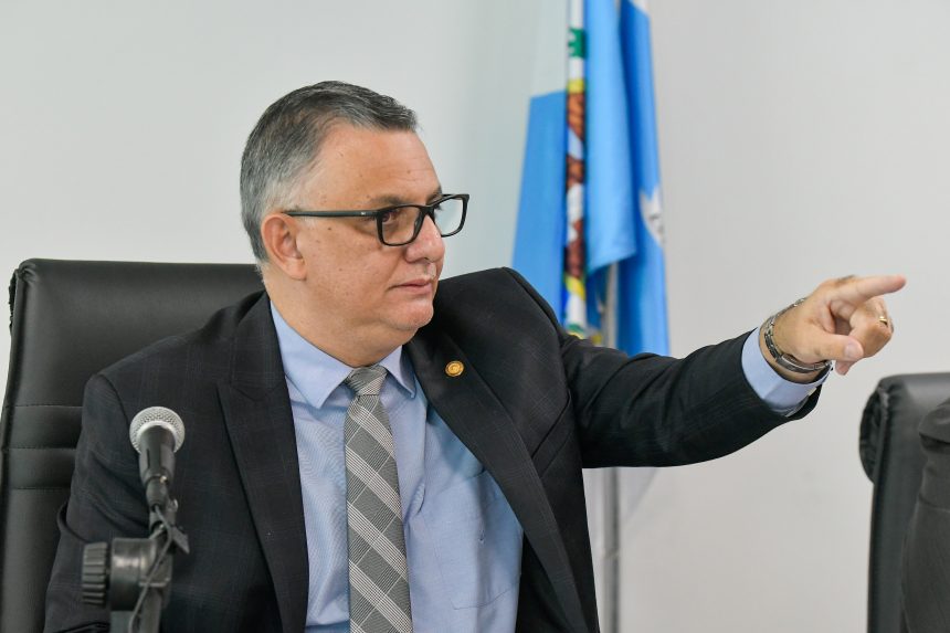 Irmão do deputado Arthur Monteiro é demitido da Secretaria de Trabalho de Caxias, reduto dos Reis
