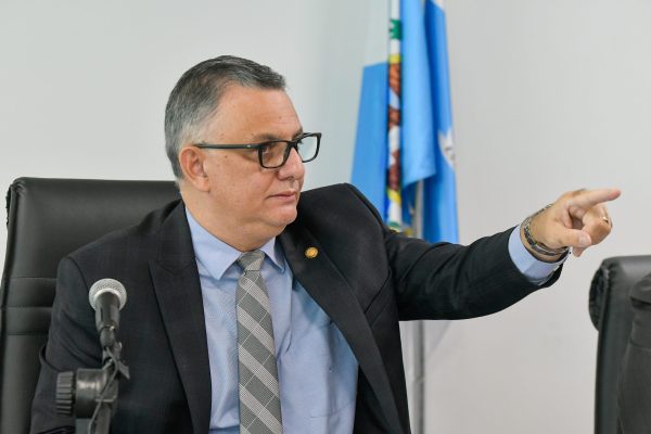 Irmão do deputado Arthur Monteiro é demitido da Secretaria de Trabalho de Caxias, reduto dos Reis