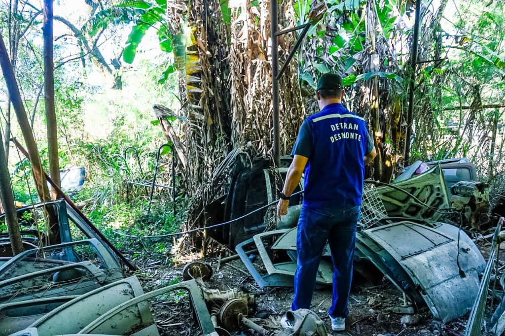 Detran fecha dois ferros-velhos irregulares em Nova Iguaçu 62 desmonte nova iguacu