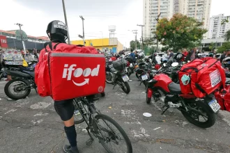 Estado proíbe venda de bolsas usadas por entregadores de delivery