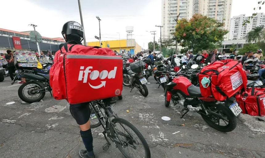 Estado proíbe venda de bolsas usadas por entregadores de delivery