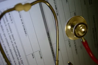 Justiça proíbe Amil e Unimed Ferj de cobranças no cancelamento de planos coletivos