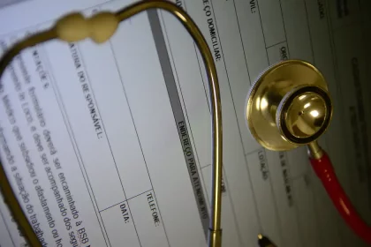 Justiça proíbe Amil e Unimed Ferj de cobranças no cancelamento de planos coletivos