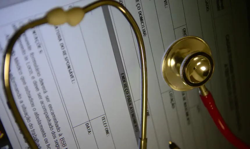 Justiça proíbe Amil e Unimed Ferj de cobranças no cancelamento de planos coletivos