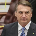 Bolsonaro é alvo de buscas da PF e terá que usar tornozeleira eletrônica