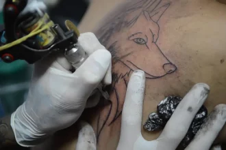 Conselho Federal de Medicina proíbe uso de anestesia para tatuagens estéticas