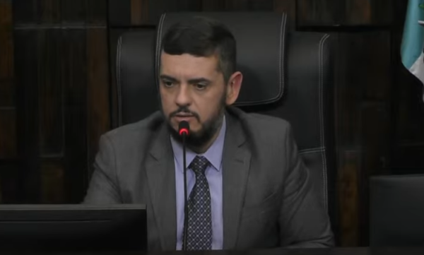 Deputados vão decidir até terça data de depoimento de Washington Reis na Alerj