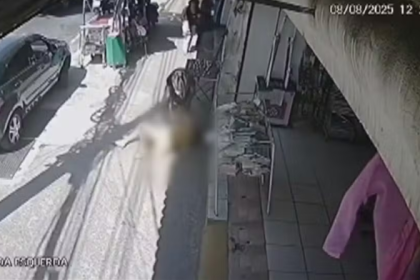 Idosa é arrastada por criminoso durante assalto na Zona Norte do Rio; veja o vídeo