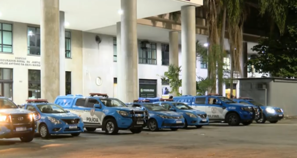 MP prende oito PMs da Baixada por fazer segurança de comércios durante o expediente