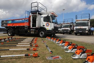Prefeitura entrega nova frota de 42 caminhões da Comlurb para manejo e cuidado das árvores