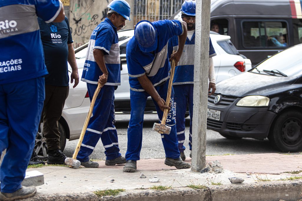 Prefeitura remove estruturas irregulares de estacionamento em calçada no Rio 62 Foto de Beatriz Perez