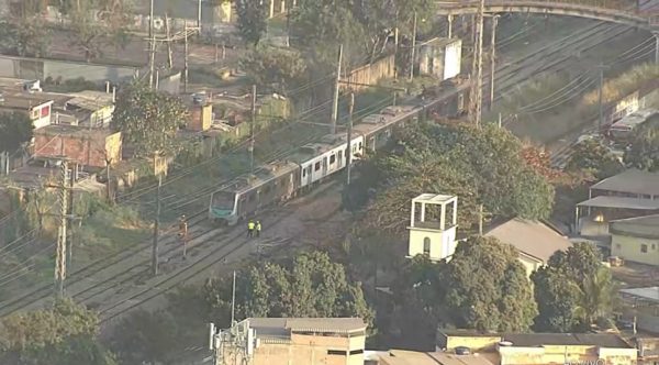 Tiro atinge rede aérea da SuperVia e fecha quatro estações na Zona Norte