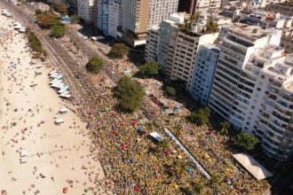 Ato em Copacabana pede Bolsonaro como candidato em 2026 e eleva tom contra Moraes