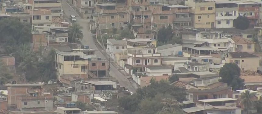 Criminosos invadem creche durante operação da PM em Pilares, na Zona Norte do Rio