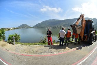 MP e Prefeitura de Niterói derrubam deck irregular na Lagoa de Piratininga