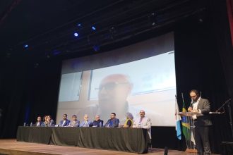 Deputado Eduardo Suplicy é internado às pressas antes de congresso em Niterói