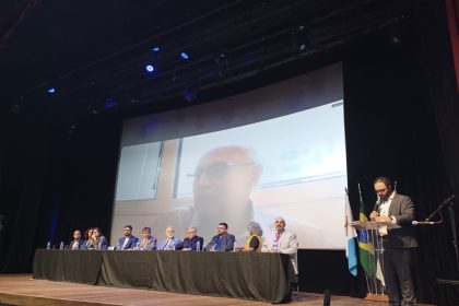 Deputado Eduardo Suplicy é internado às pressas antes de congresso em Niterói