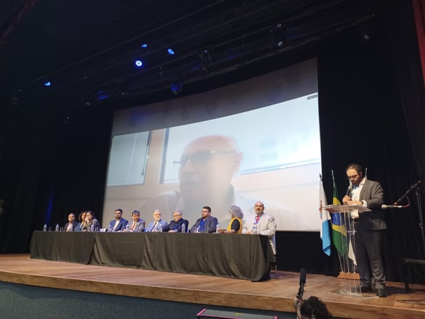 Deputado Eduardo Suplicy é internado às pressas antes de congresso em Niterói