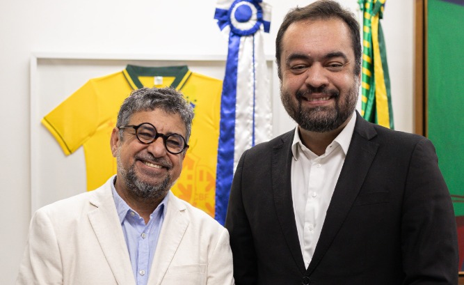 O prefeito de Maricá, Washington Quaquá (PT), e o governador Cláudio Castro (PL), no anúncio de que as obras do Porto de Maricá começam ainda neste semestre: parecer técnico do Inea, no entanto, é pelo indeferimento da licença