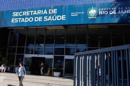 A crise provocada pelos atrasos e falta de critérios nos repasses dos recursos do Fundo Estadual de Saúde chegou à Justiça: Ministério Público entrou com uma ação civil pública para pedir a regularização e a transparência na transferência dos recursos de cofinanciamento
