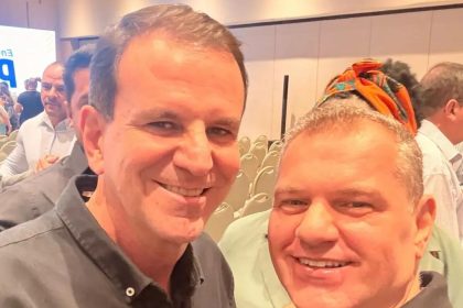 Donato Nunes com o prefeito Eduardo Paes: quarto suplente do PSD vai assumir o mandato e chega à Câmara com ares de dono da Ilha do Governador