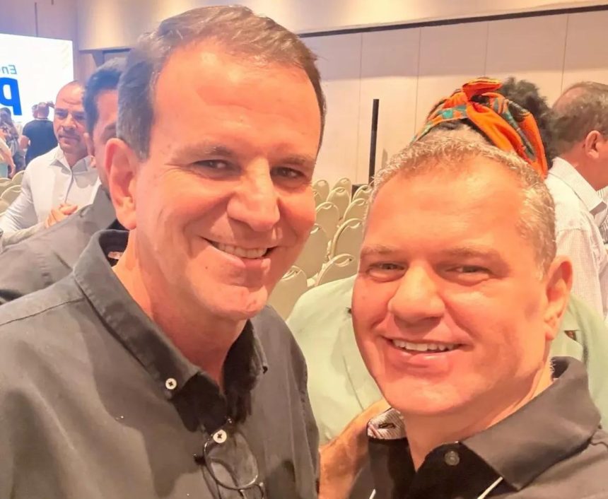 Donato Nunes com o prefeito Eduardo Paes: quarto suplente do PSD vai assumir o mandato e chega à Câmara com ares de dono da Ilha do Governador