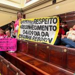 Sob protestos de artesãs, veto de Paes ao Dia da Cegonha Reborn é mantido pela Câmara