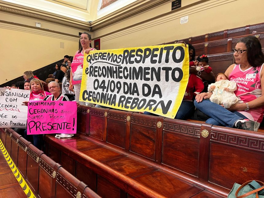 Sob protestos de artesãs, veto de Paes ao Dia da Cegonha Reborn é mantido pela Câmara