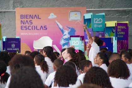 Bienal do Livro leva autores a escolas públicas do Rio e da Baixada