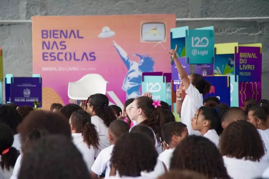 Bienal do Livro leva autores a escolas públicas do Rio e da Baixada