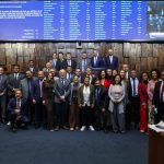 Na Alerj, Bacellar recebe carinho da direita, esquerda e centro