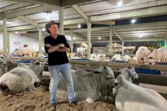 Tour pelo interior: Paes desembarca do Paraguai e vai direto para Campos — mas não encontra Wladimir