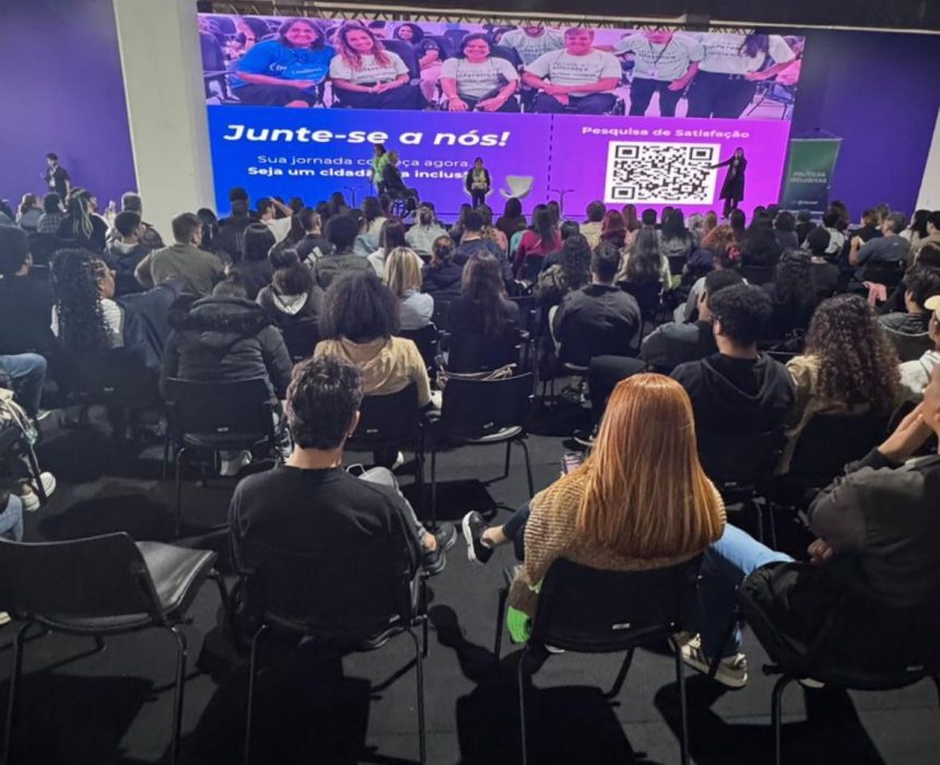 O estande "Inclusive Talks", do governo do estado, na Rio Innovation Week: capacitação da equipe do evento em boas práticas de inclusão e acessibilidade