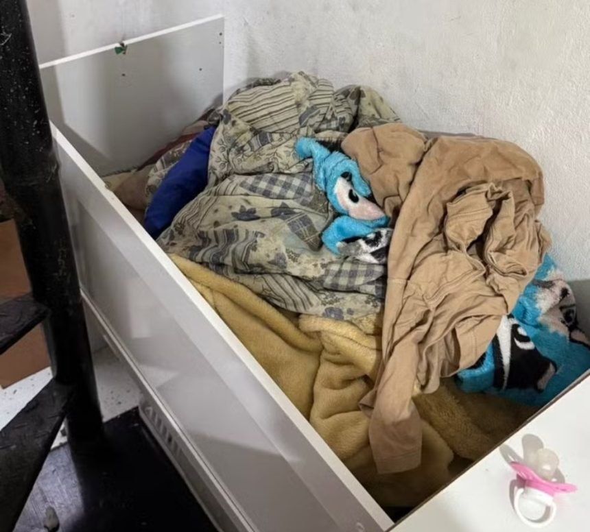 Bebê de 8 meses morre após ser deixado sozinho para mãe ir a baile funk no Rio