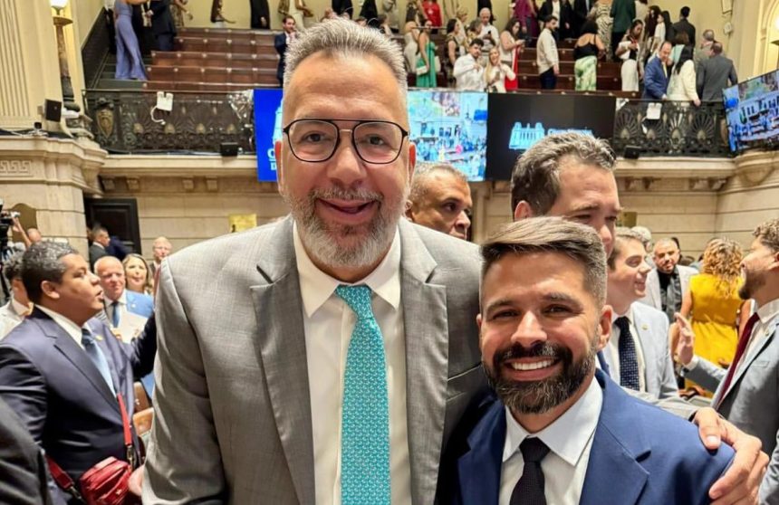 Jorge Canella com o padrinho, o prefeito de Belford Roxo, Márcio Canella: ambos filiados ao União de Rodrigo Bacellar, o que não impediu o vereador de votar a favor do prefeito Eduardo Paes (PSD)