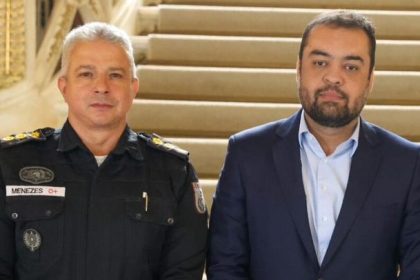 O coronel Marcelo Menezes com Cláudio Castro: o governador desaconselhou o seu secretário de Polícia Militar a se lançar candidato a deputado estadual