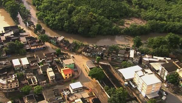 No último transbordamento do Rio Acari, em 2024, mais de 20 mil moradores foram afetados: um empréstimo com a Caixa Econômica para corrigir o problema estão no pacote está no pacote de projetos enviados por Paes à Câmara e está na mira da oposição