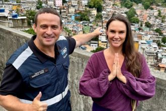 O ex-vereador e agora subsecretário Marcelo Arar e a professora Renata Mozzini, do Instituto Mudes de Yoga: capacitação para 80 mulheres de favelas do Rio