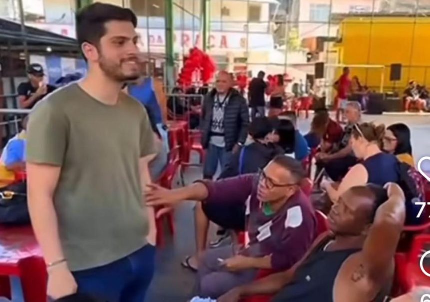 João Drumond em ação social do Instituto Imperatriz Leopoldinense na Favela Nova Brasília, no Complexo do Alemão: neto de Luizinho Drumond está em pré-campanha para deputado estadual