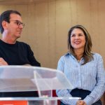 O prefeito Eduardo Paes e a vereadora Gigi Castilho, na Congregação Tiberíades Rio de Janeiro, em Sepetiba: o pré-candidato a governador vai conquistando o Republicanos pelas beiradas