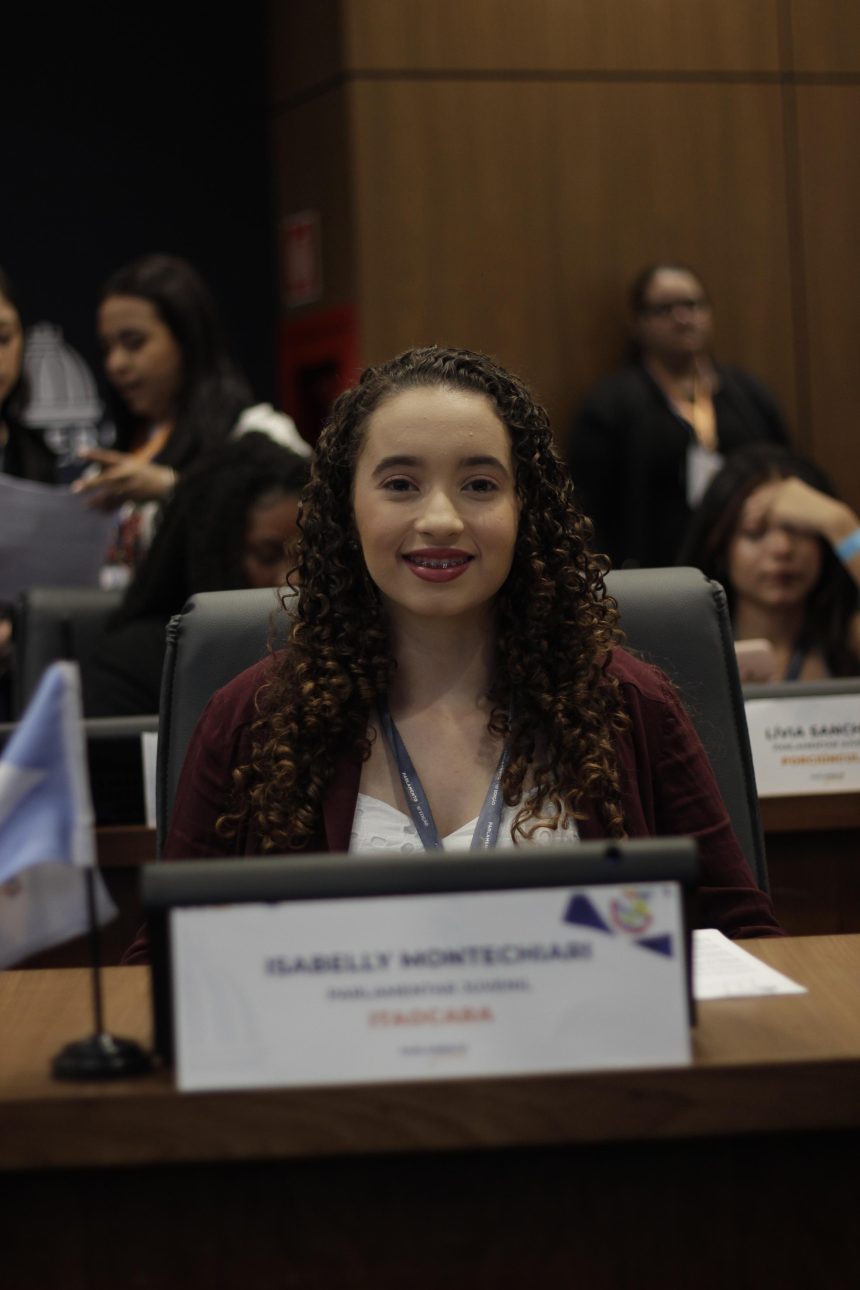 Parlamentar juvenil da Alerj representará o Rio no programa 'Jovem Senador'