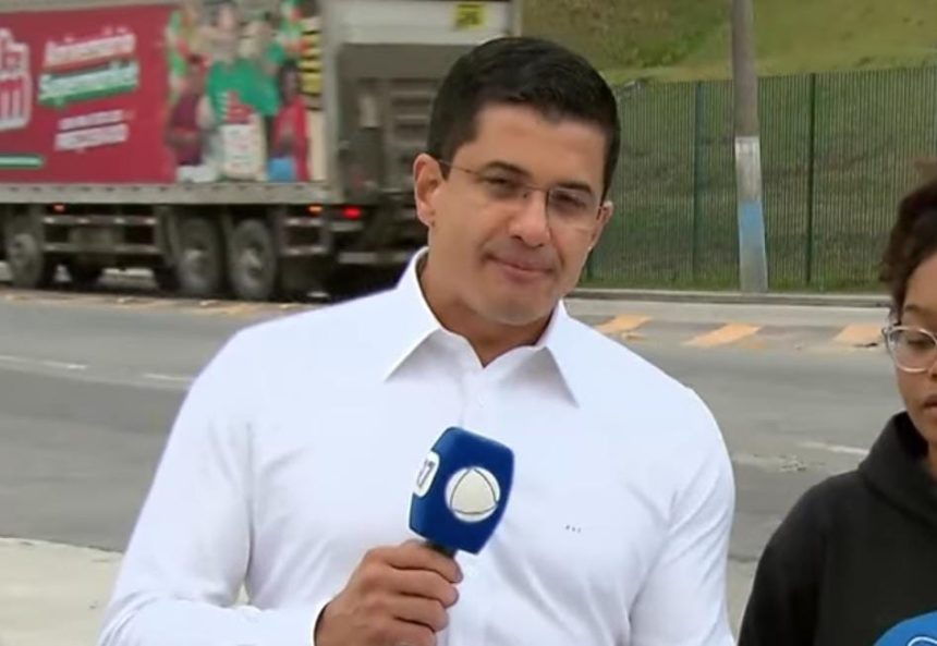 Deputado ligado à Universal deixa orações na TV de lado para virar Celso Russomanno carioca