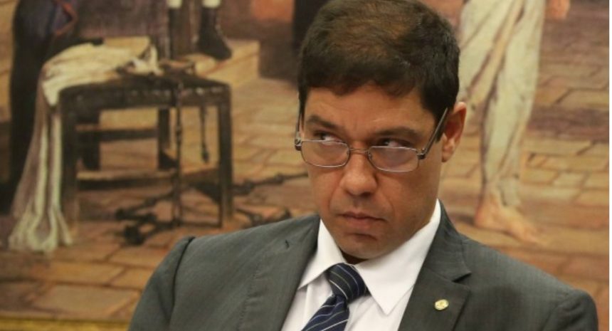 Câmara de Niterói aprova moção de repúdio contra Altineu Côrtes, presidente estadual do PL