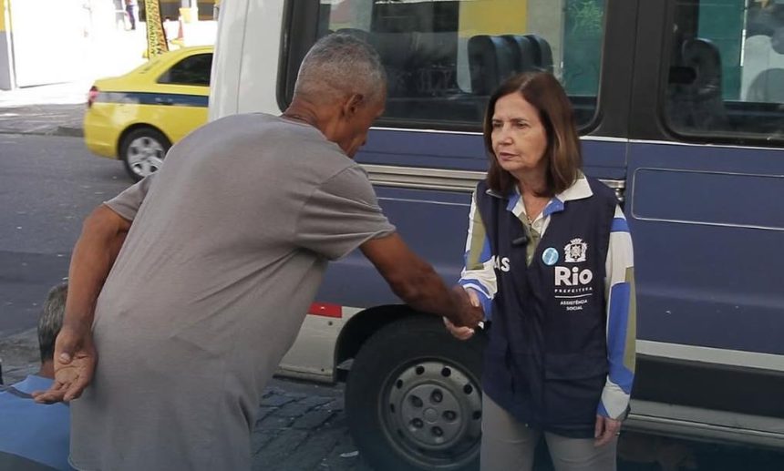 Martha Rocha, a secretária de Assistência Social, numa ação de acolhimento: a pasta deve ser turbinada, em novembro, com o programa Seguir em Frente